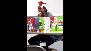 小編速讀-「失望教授」影片爆紅後，他不得不公開澄清︰這是我給學生的功課